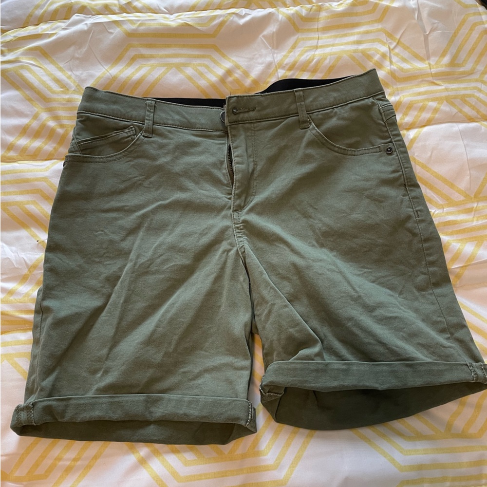 Women's Shorts (Size 10)